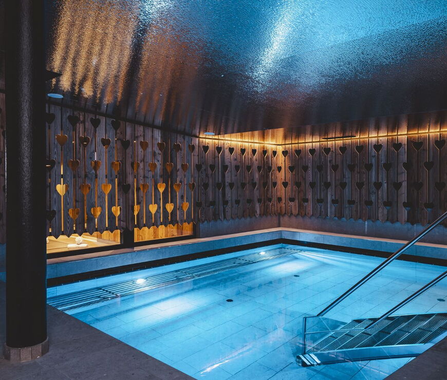 Schwimmen im Pool, The Gast House Zell am See