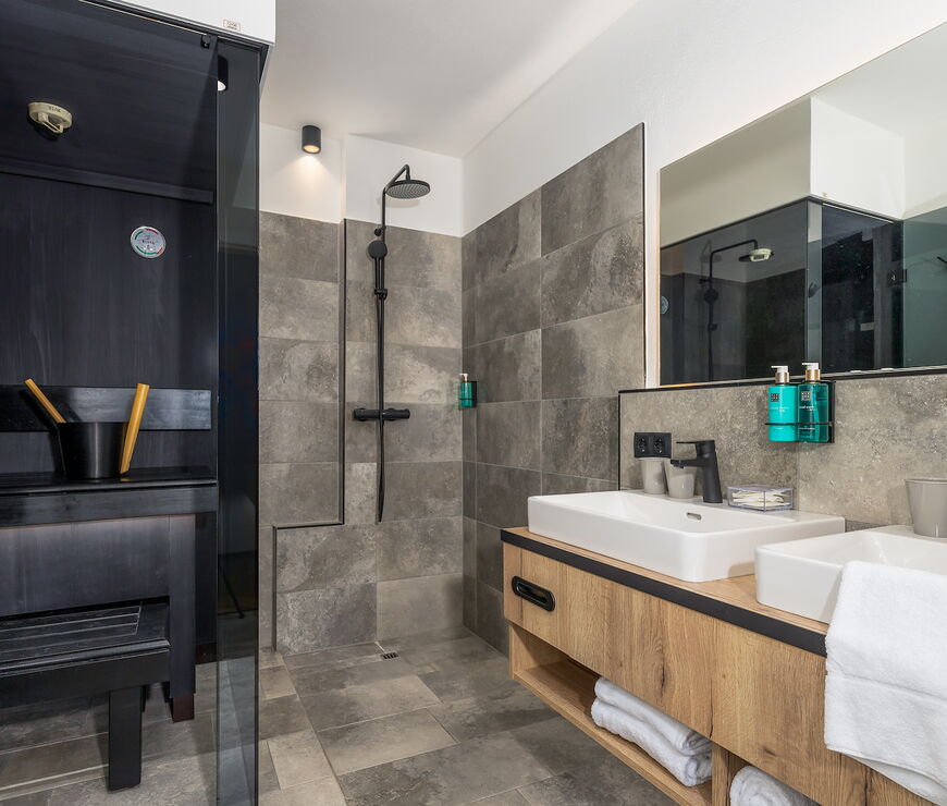 The Gast House Zell am See | 2 Schlafzimmer Deluxe Suite mit private Sauna