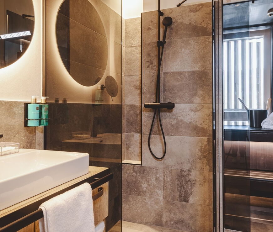 The Gast House Zell am See | 2 Schlafzimmer Deluxe Suite mit private Sauna